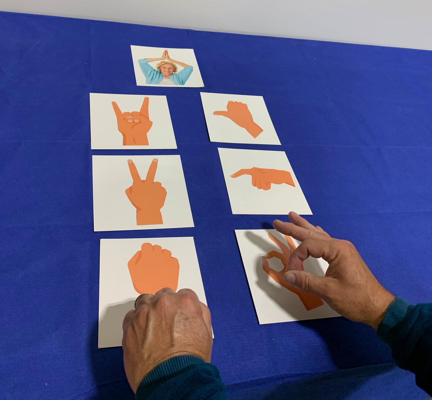 Handy – A Hands-On Cognitive Challenge